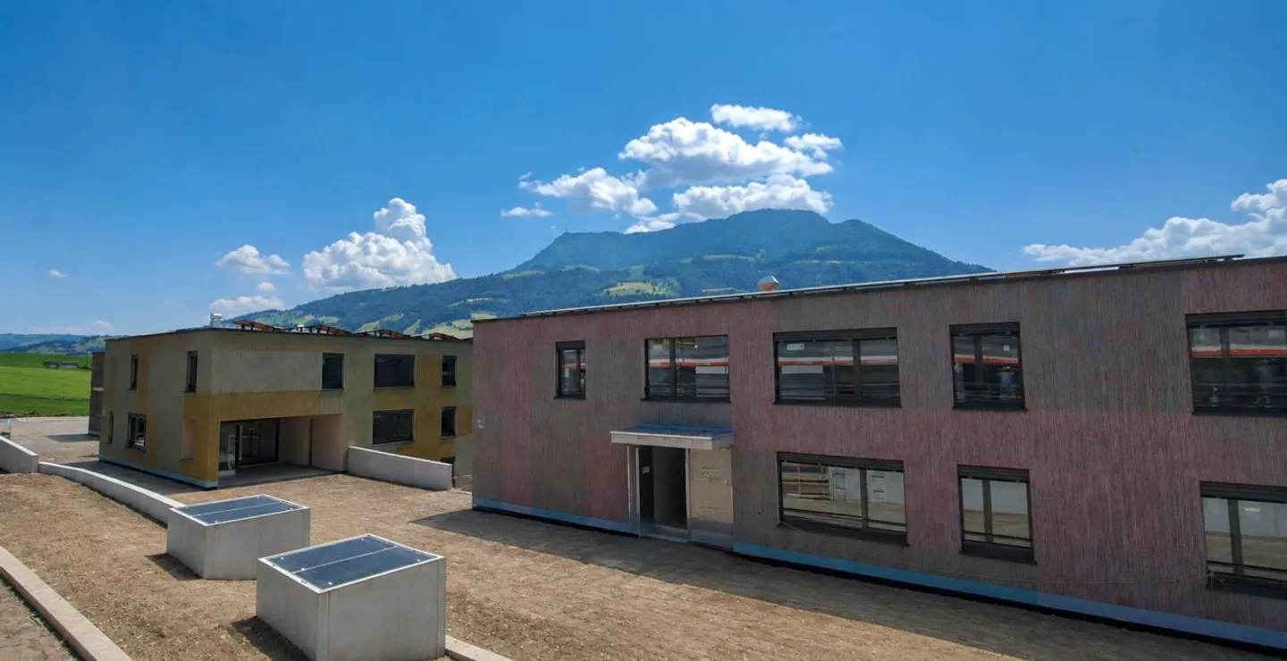 Exklusive Gartenwohnung mit Rigi-Sicht - Foto 1 von 5