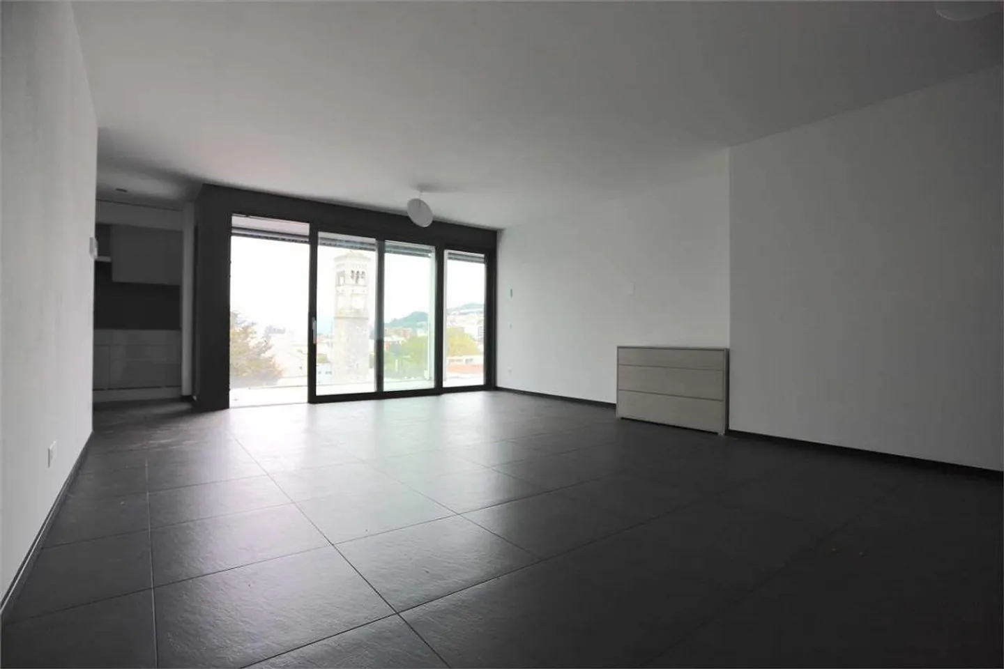 Moderno appartamento di 4,5 vani con terrazza - Foto 3 di 13