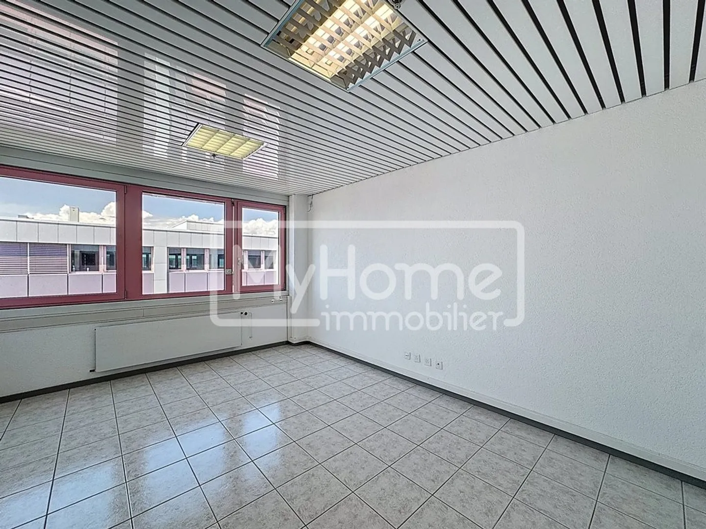 Immobile commerciale luminoso di 103 m2 a Lonay - Foto 5 di 6