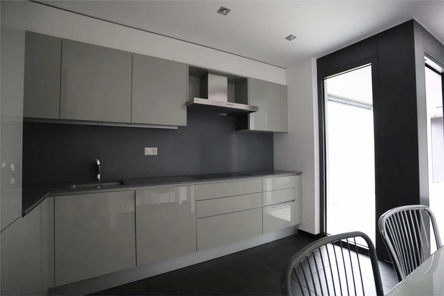 Moderno appartamento di 4,5 vani con terrazza - Foto 6 di 13