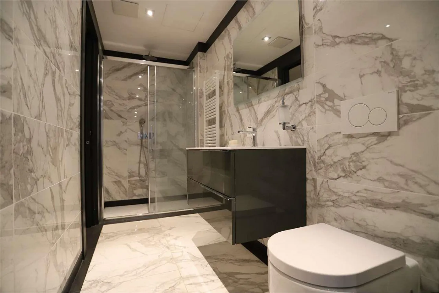 Moderno appartamento di 4,5 vani con terrazza - Foto 9 di 13