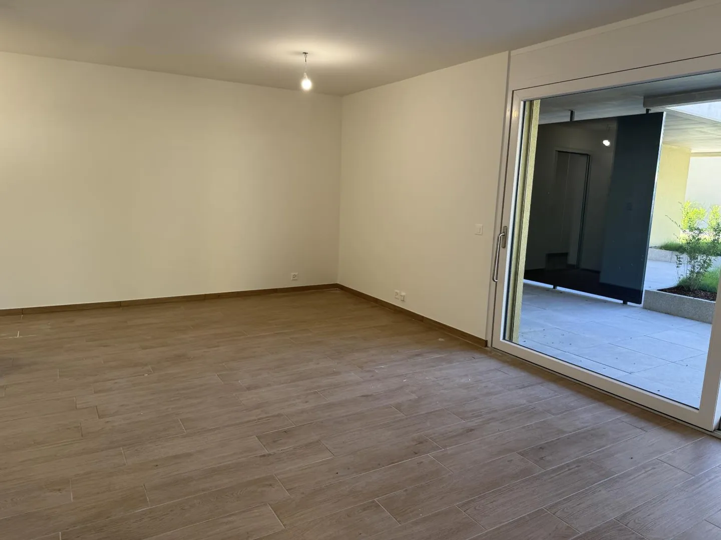 Charmant Appartement au Rez-de-Chaussée - Photo 2 sur 7