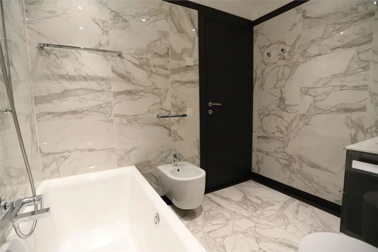 Moderno appartamento di 4,5 vani con terrazza - Foto 12 di 13