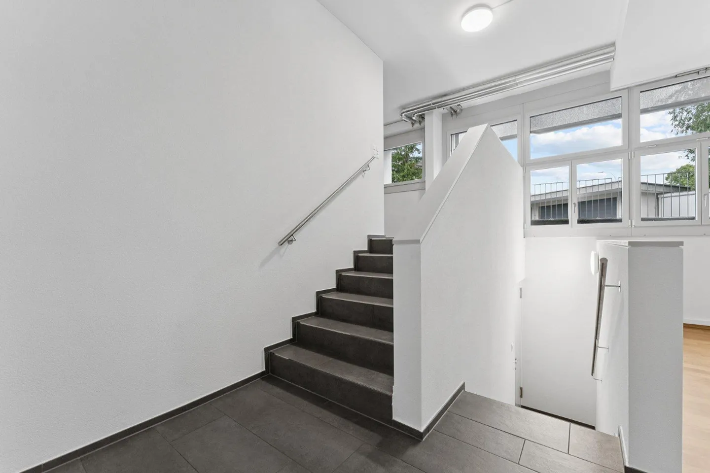 Attractive commercial space in the best location in Kriens - versatile use - Photo 3 of 9