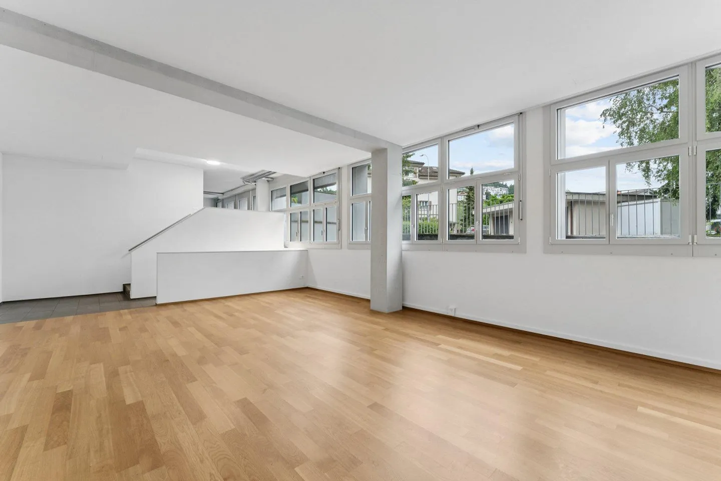Attractive commercial space in the best location in Kriens - versatile use - Photo 4 of 9