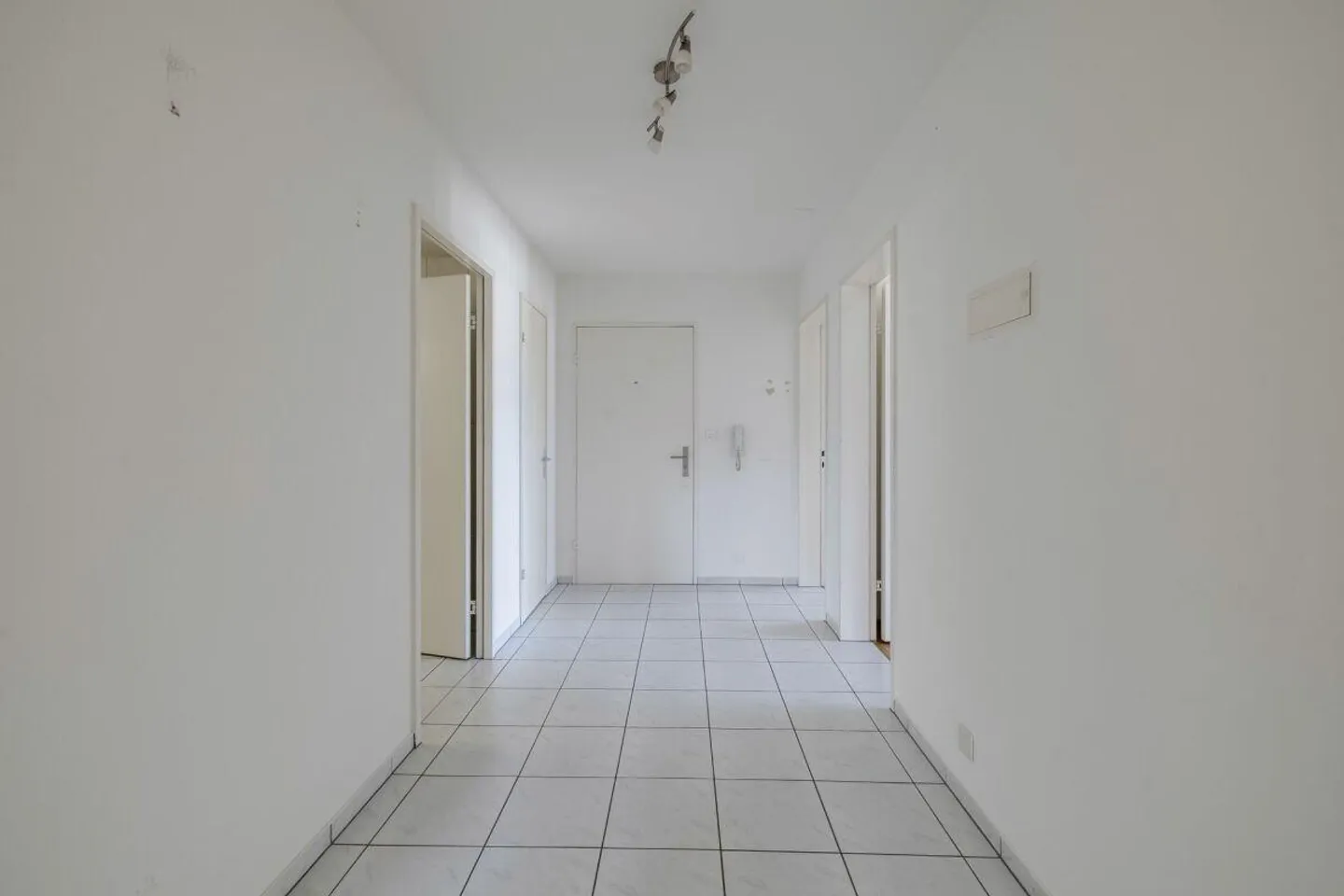 Beautiful 4-room apartment with balcony and panoramic view - Photo 1 of 13