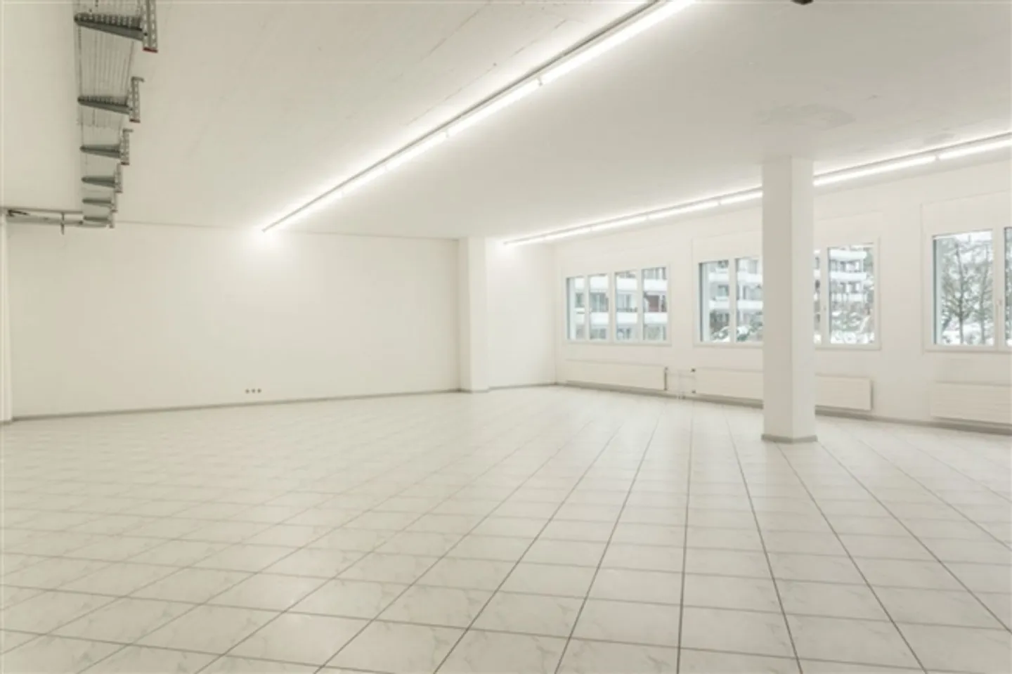 Welcome to your new office - Photo 4 of 5