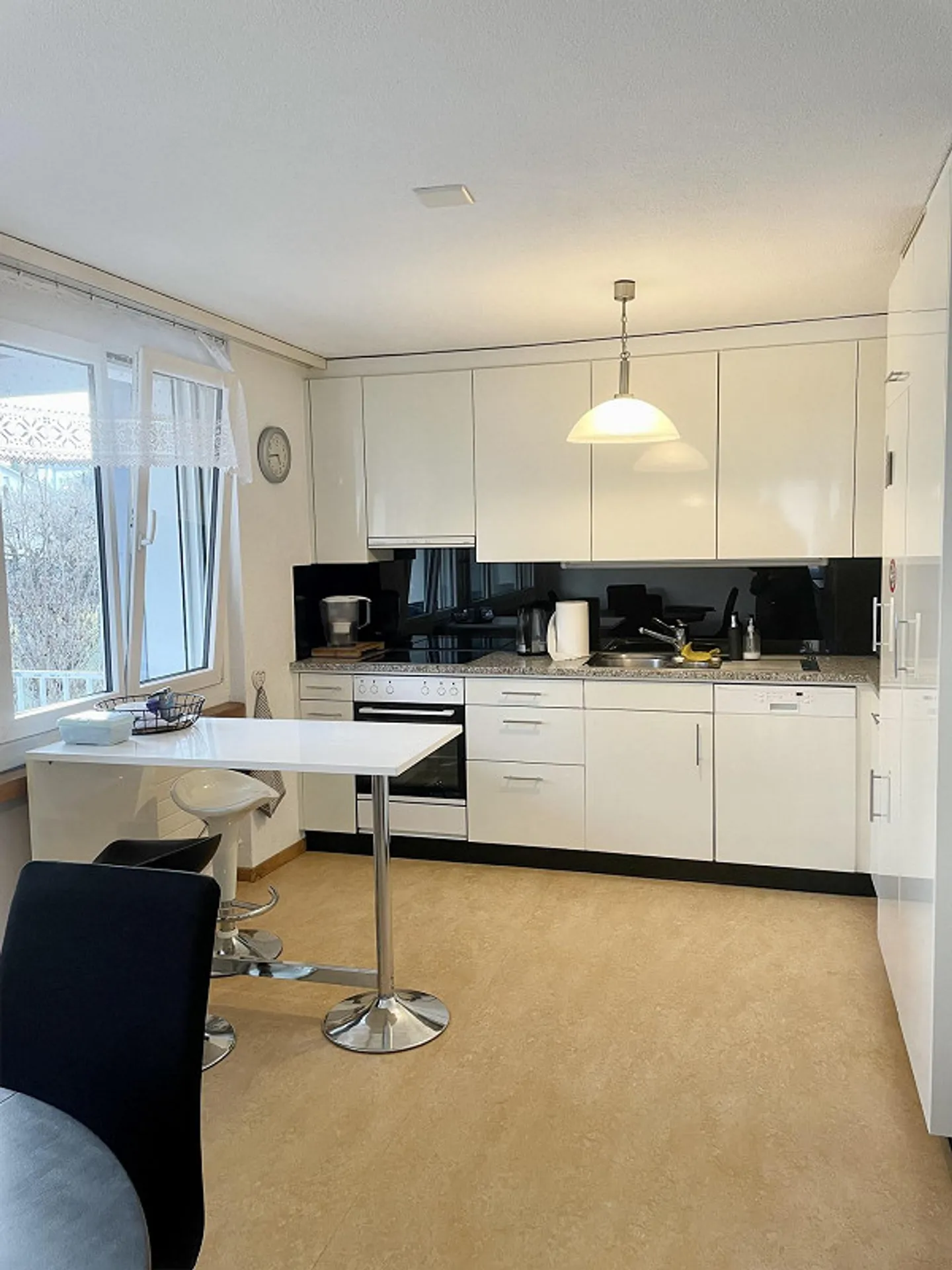 Appartamento tranquillo di 3,5 stanze in posizione centrale - Foto 3 di 8