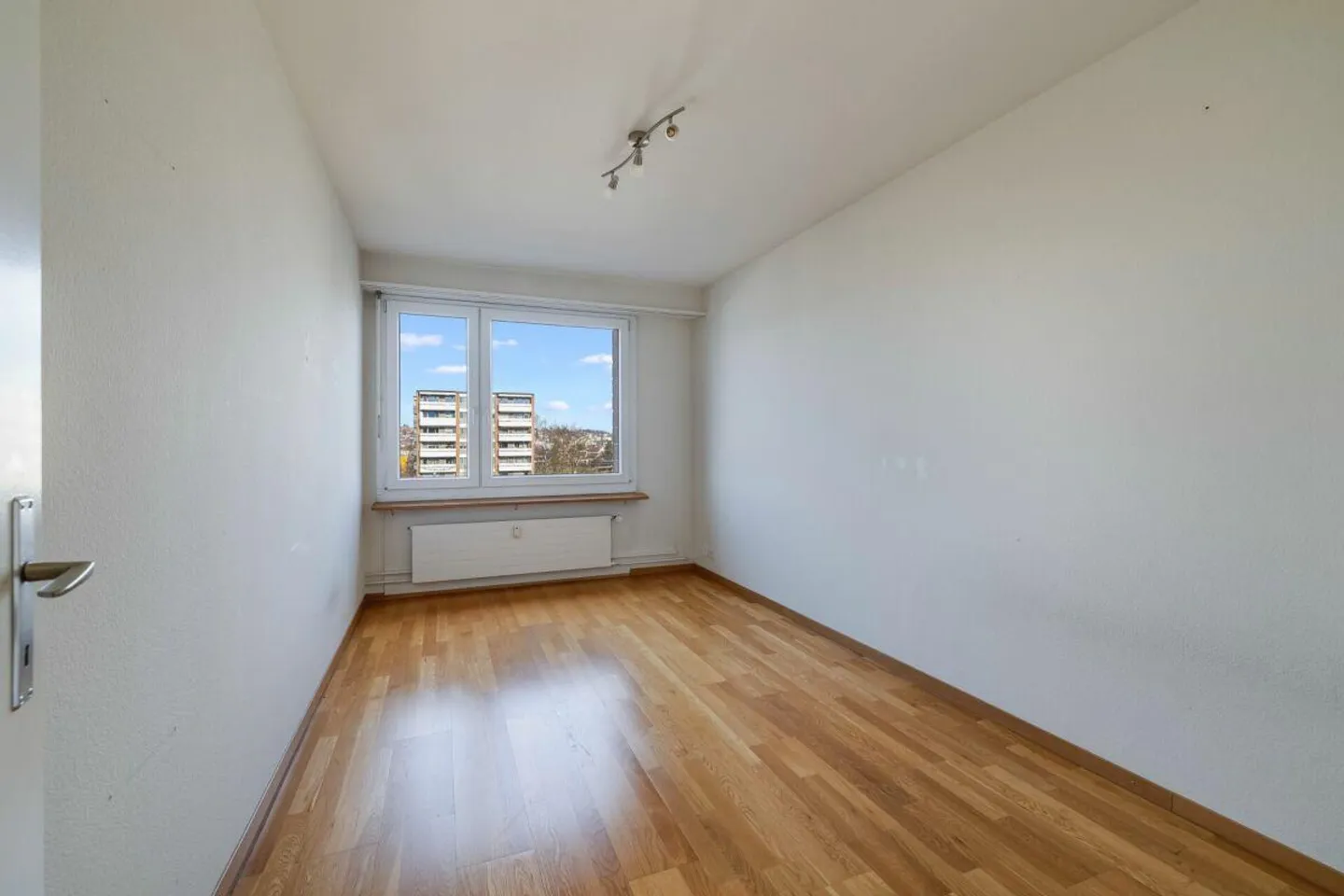 Beautiful 4-room apartment with balcony and panoramic view - Photo 9 of 13