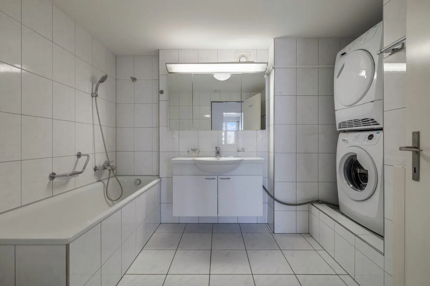 Beautiful 4-room apartment with balcony and panoramic view - Photo 10 of 13