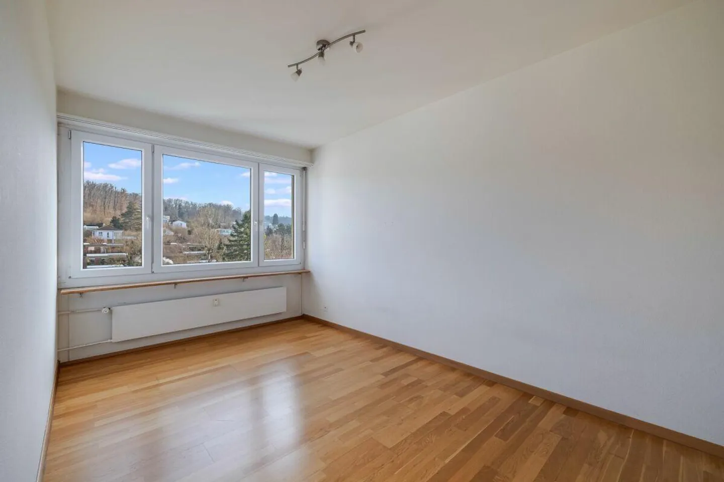 Beautiful 4-room apartment with balcony and panoramic view - Photo 8 of 13