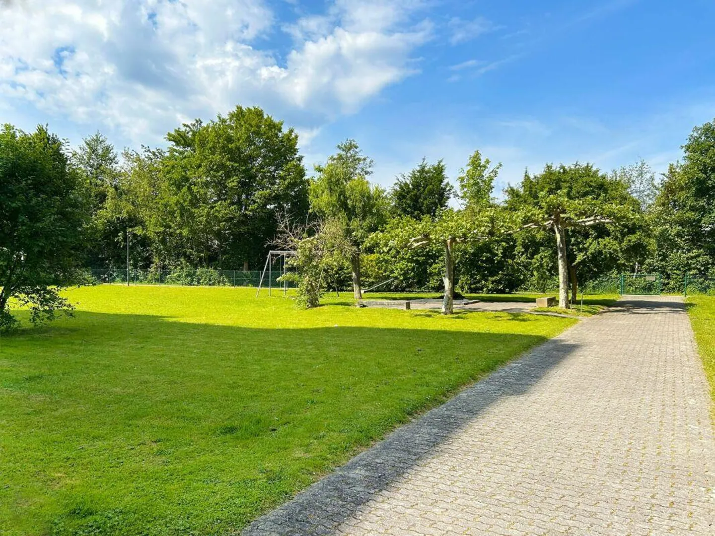 Beautiful 4-room apartment with balcony and panoramic view - Photo 12 of 13