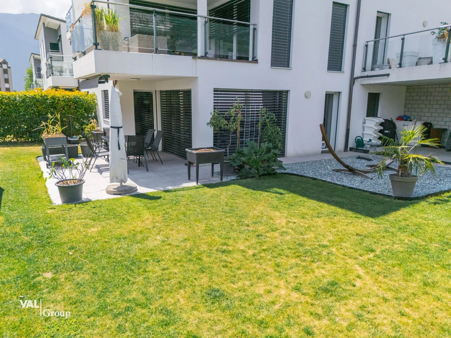 Superbe duplex 4.5 pièces avec grand jardin et terrasses - Photo 10 of 14