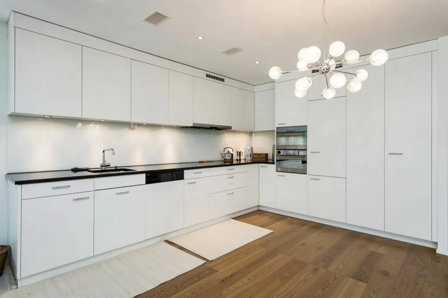 Very central and modern 2.5-room apartment - Photo 1 of 11