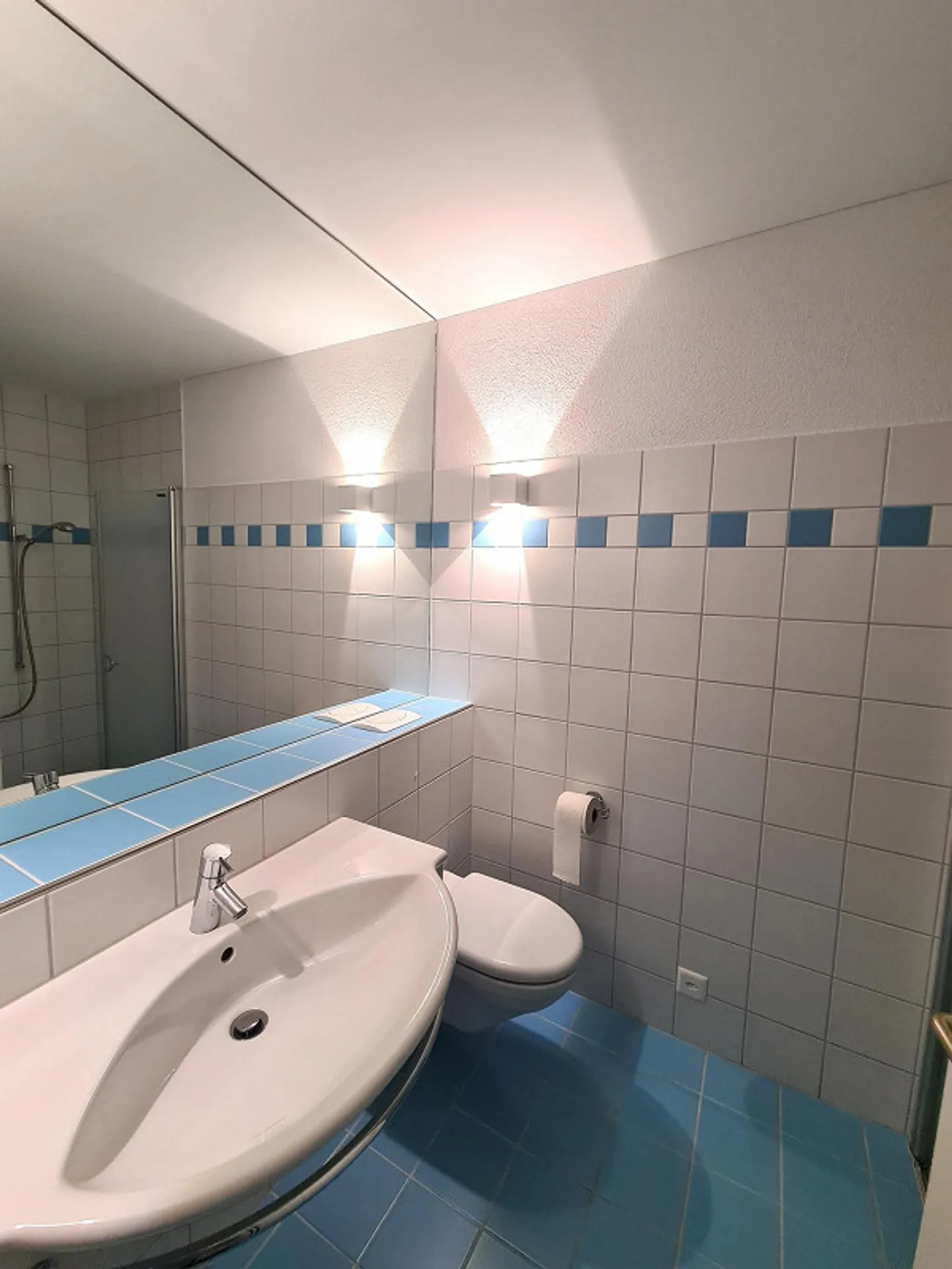 Modern living and plenty of space to feel good - Photo 10 of 15