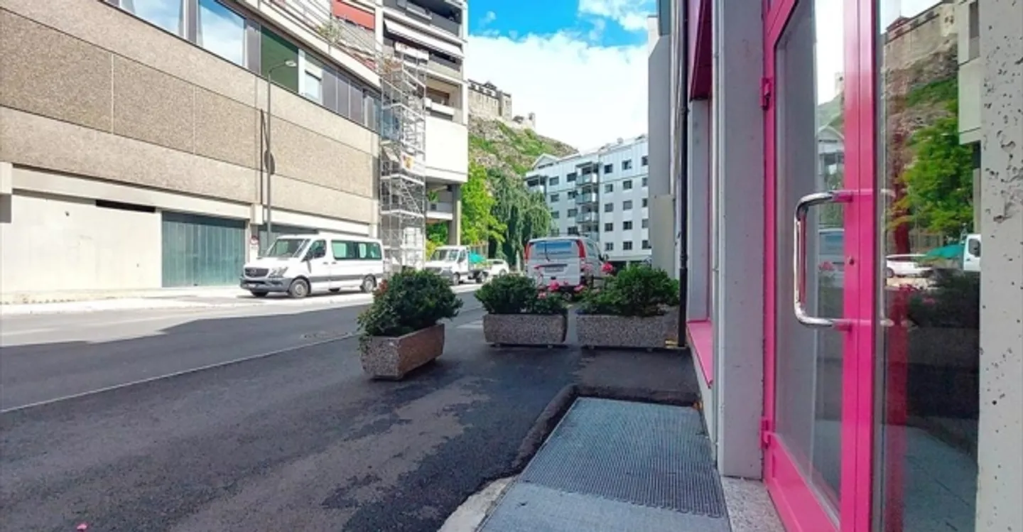 Magasin à louer - Photo 2 sur 9