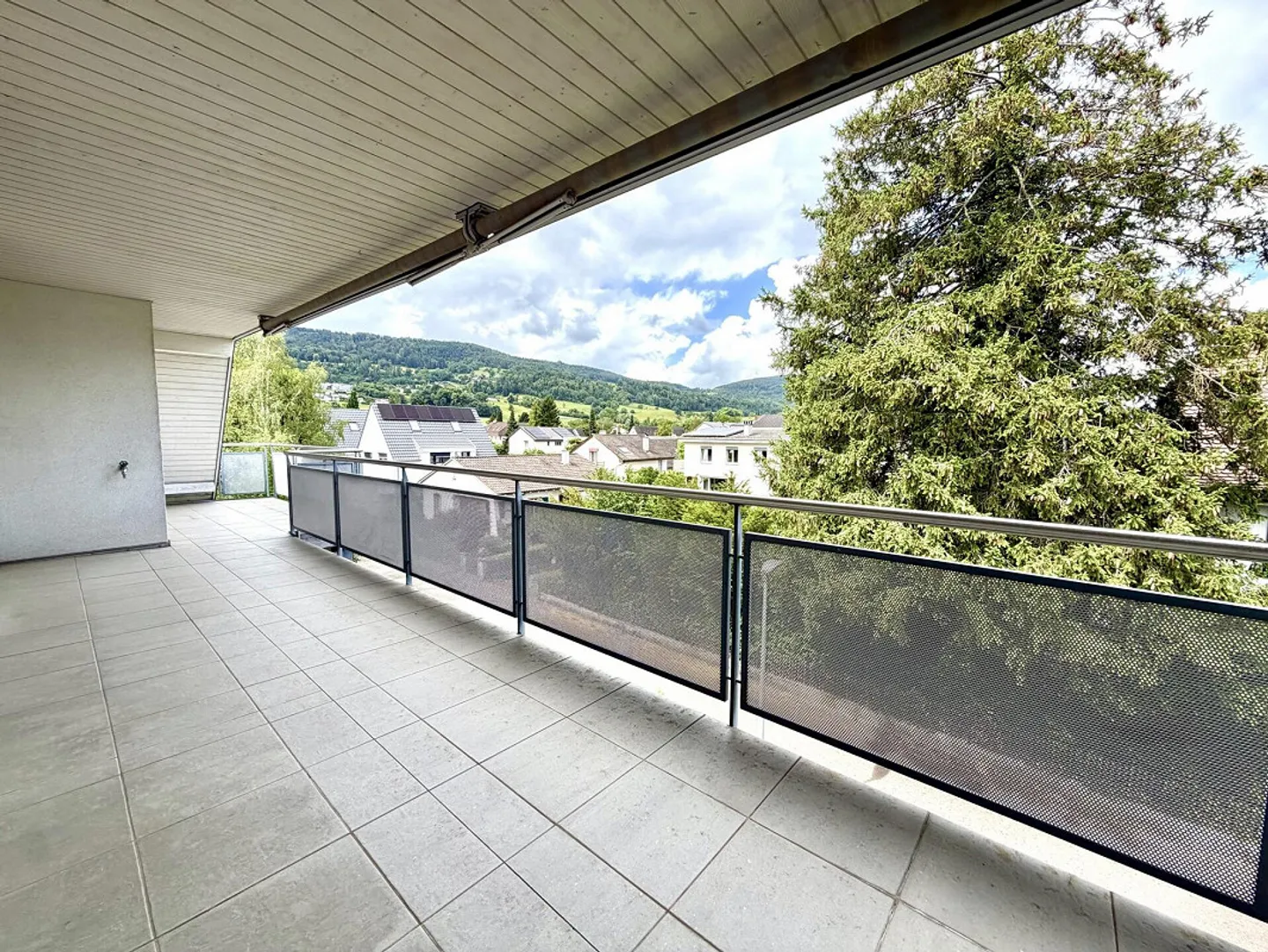 Spazioso con Balcone e Ascensore - Foto 1 di 9