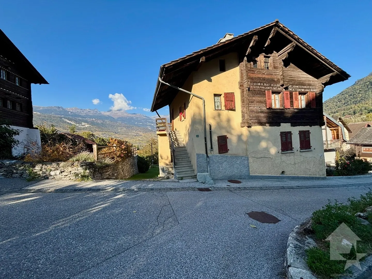 Maison de village avec granges et de nombreux terrains à bâtir - Photo 1 sur 13