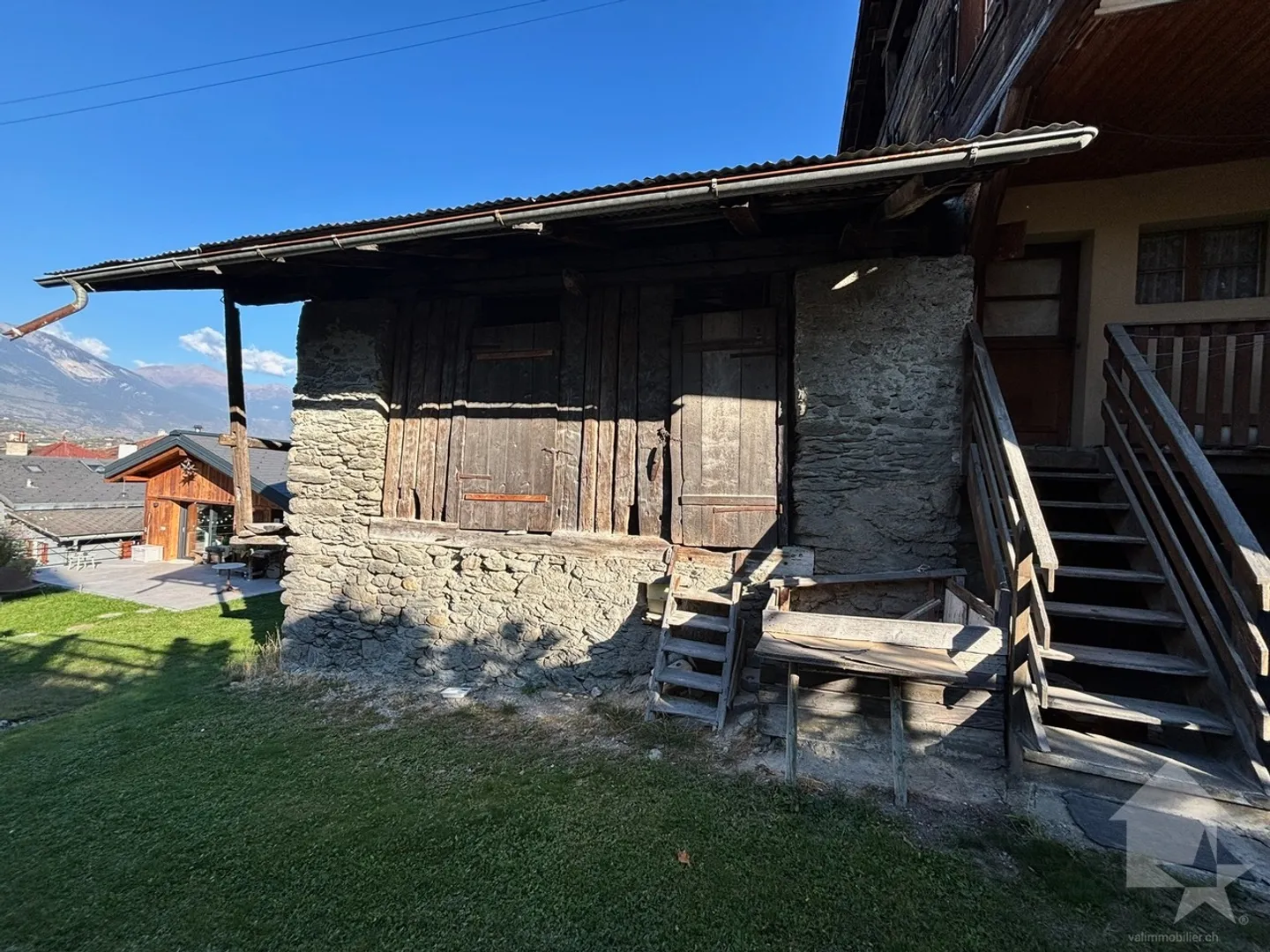 Maison de village avec granges et de nombreux terrains à bâtir - Photo 5 sur 13