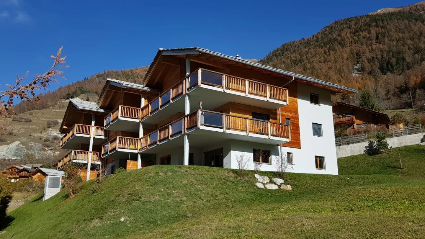 Charming contemporary apartment with unobstructed view in Evolène - Photo 1 of 12