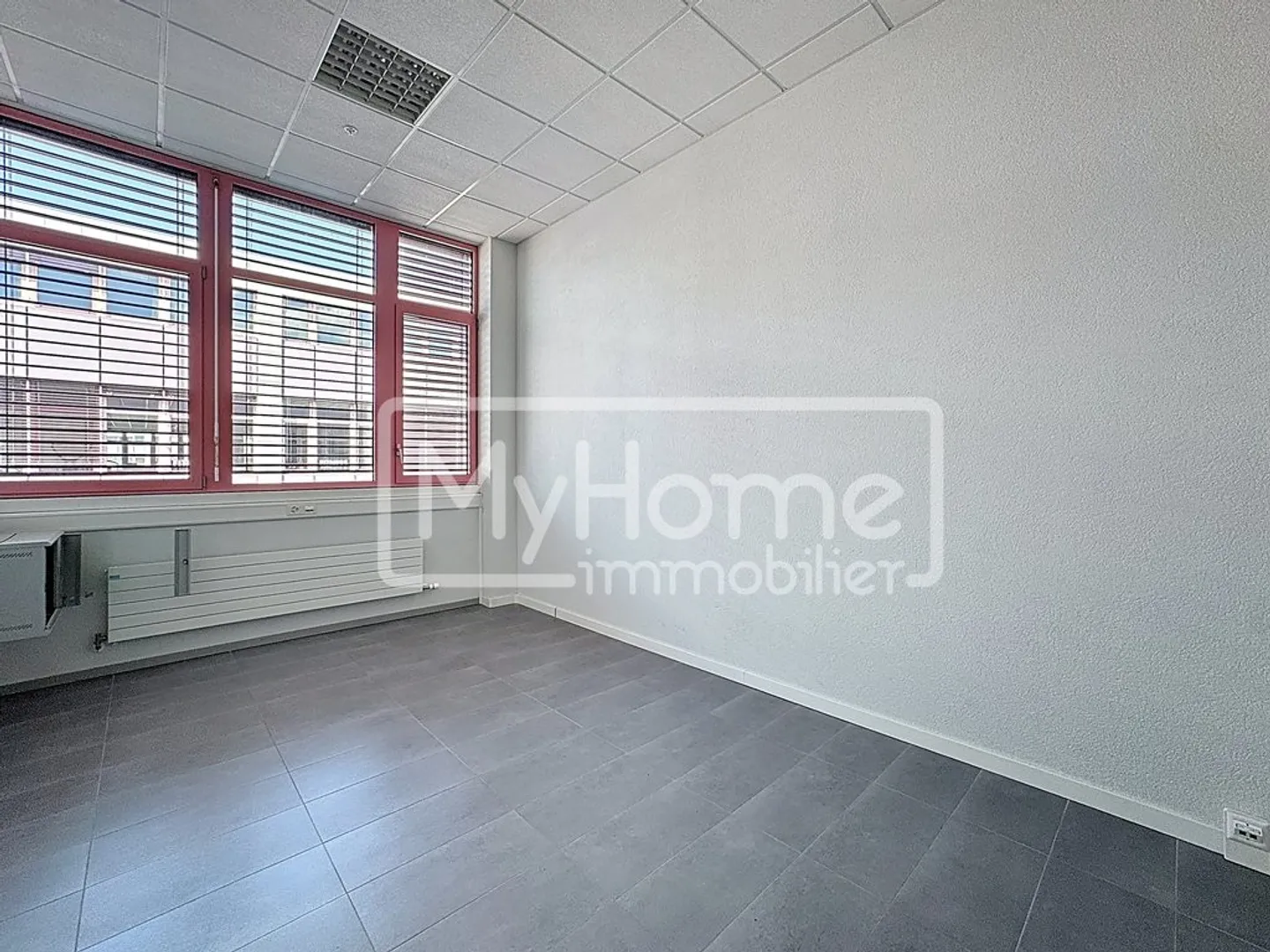 Local commercial lumineux de 63 m2 à Lonay - Photo 3 sur 3