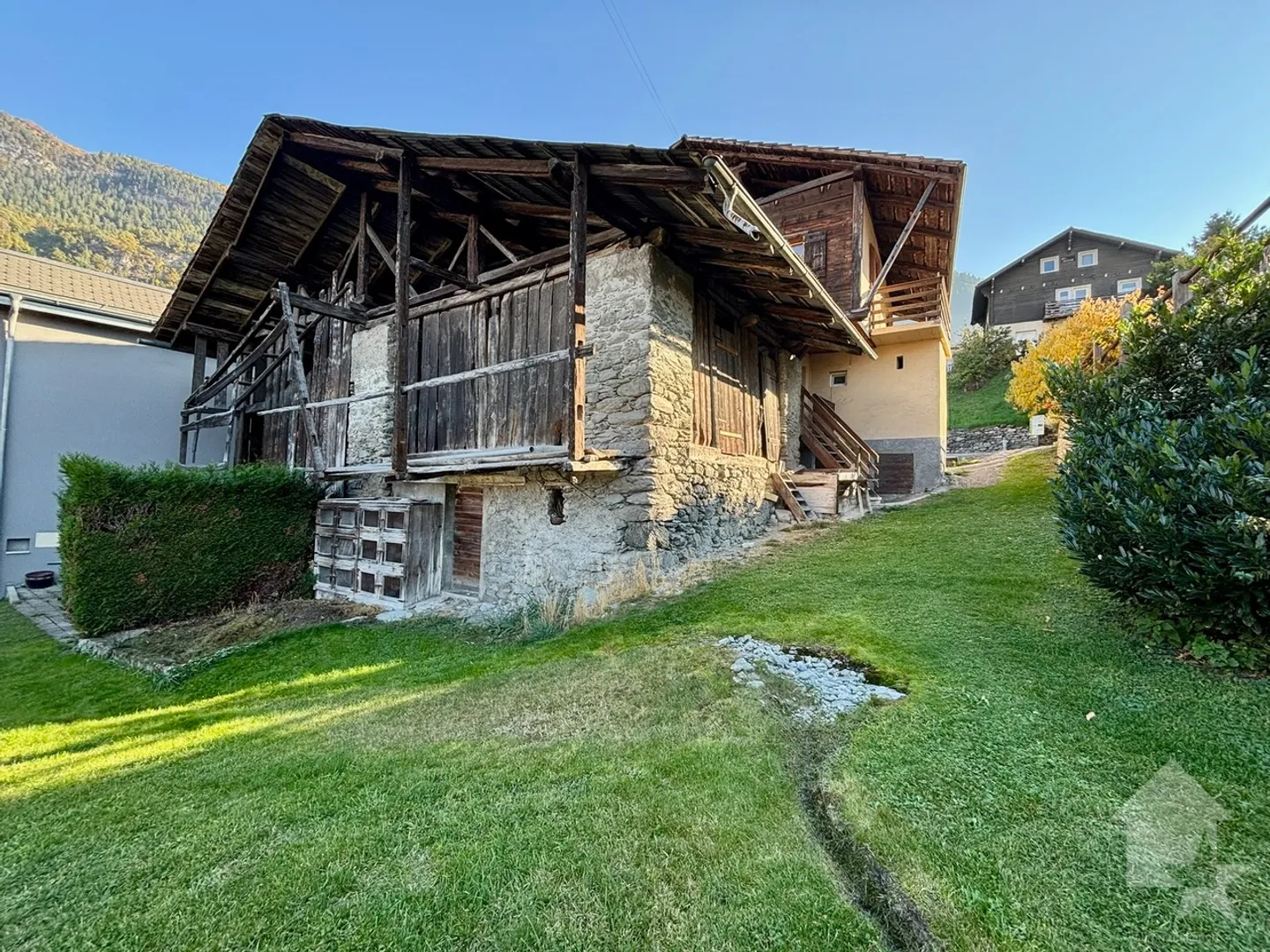 Maison de village avec granges et de nombreux terrains à bâtir - Photo 12 sur 13