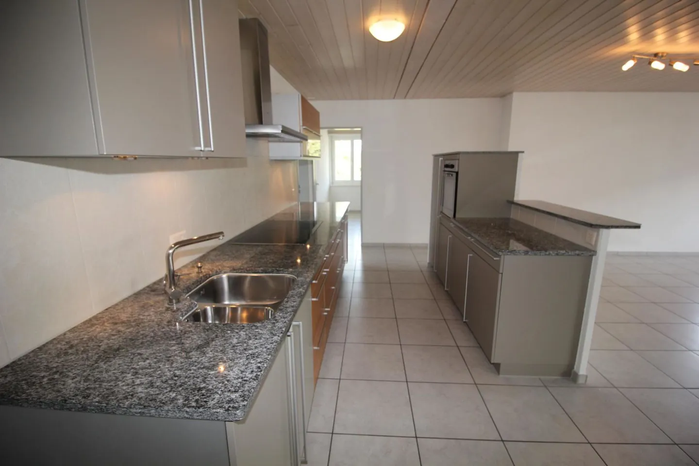 Grosszügige und helle Wohnung - Foto 4 von 12