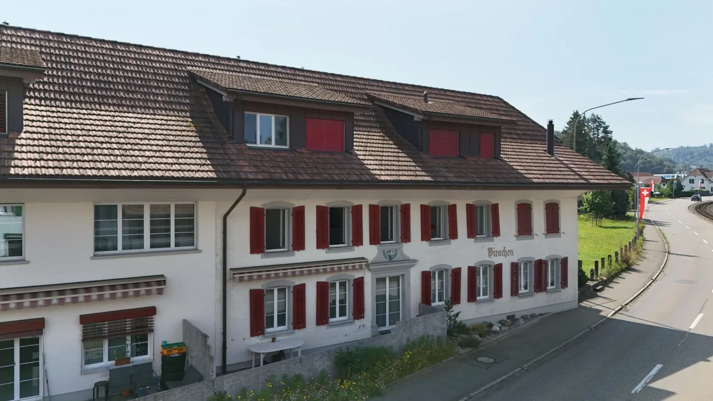 Grosszügige und helle Wohnung - Foto 1 von 12