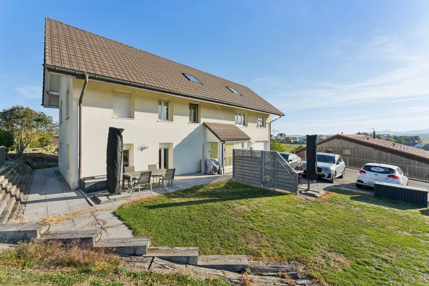 Beautiful house with 2 apartments and unobstructed view - Photo 1 of 12
