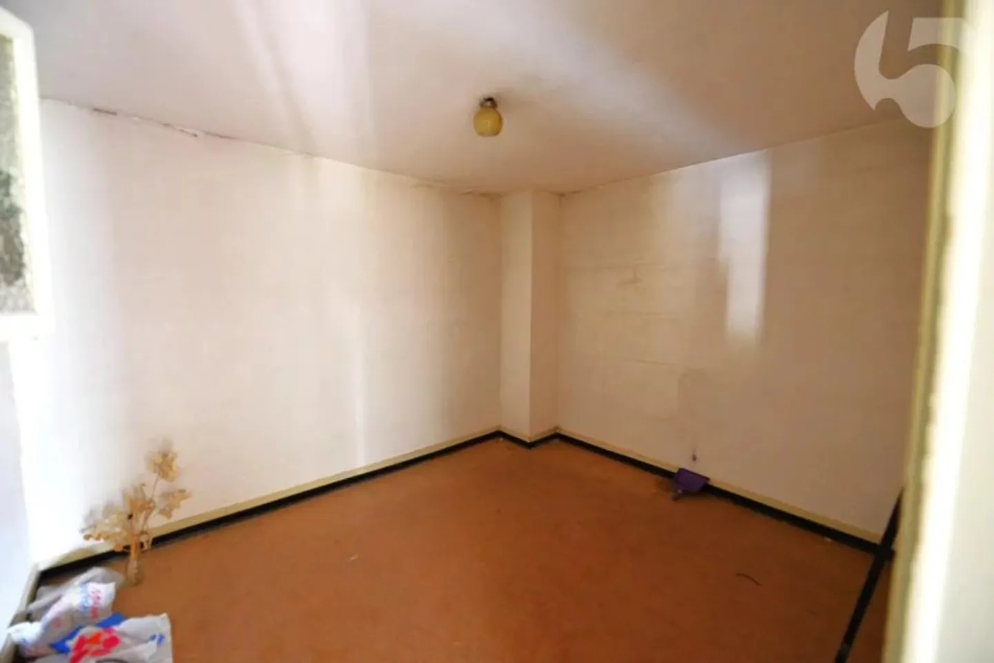 Grenier avec un grand potentiel et une tour rare au cœur du village de Saillon - Photo 4 sur 7