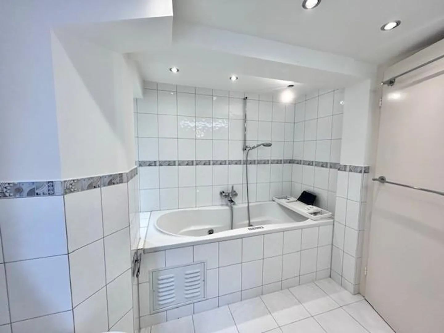 Stylish 4.5-room apartment with character in a prime location - Photo 10 of 13