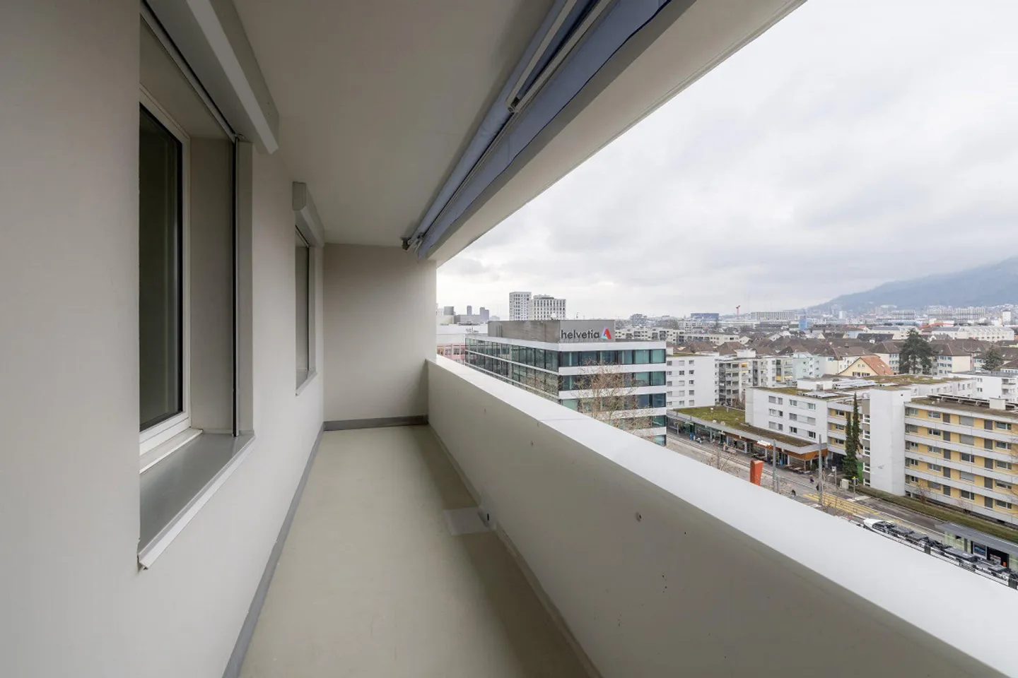 3.5-room apartment directly at Altstetten train station - Photo 3 of 5