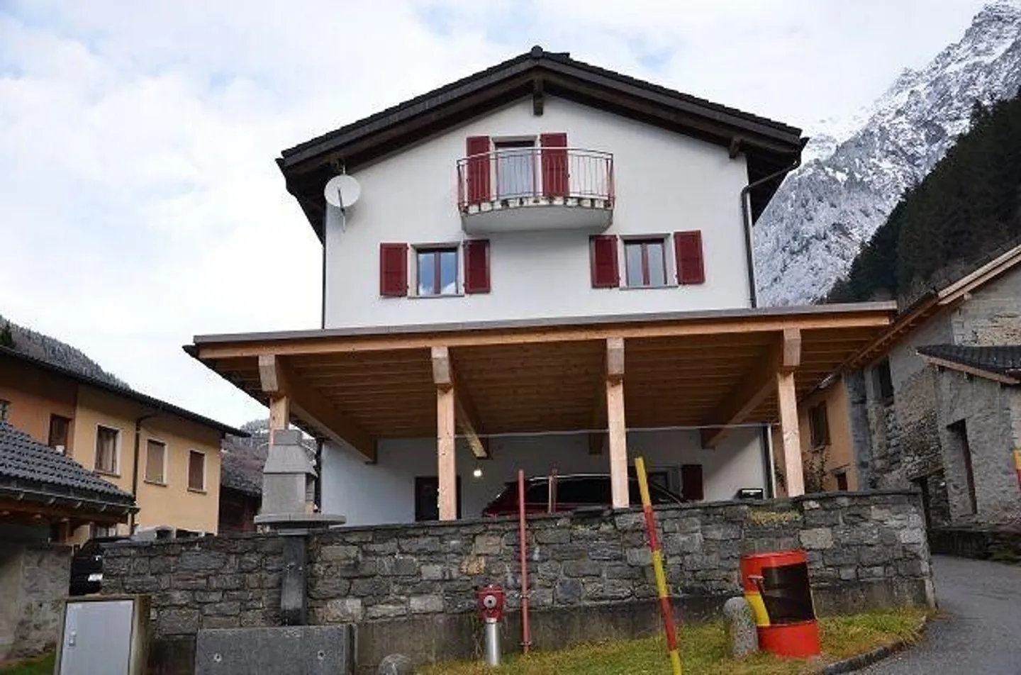 Single-family house of 5.5 rooms in a very sunny and quiet location - Photo 2 of 13