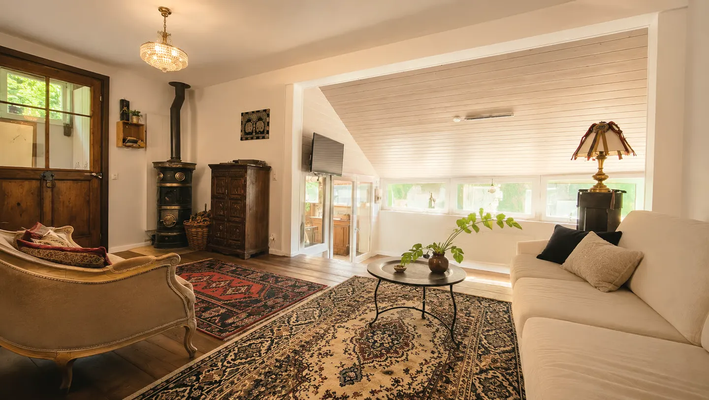 Charakteristisches atypisches Haus in einer begehrten Wohngegend - Foto 3 von 12
