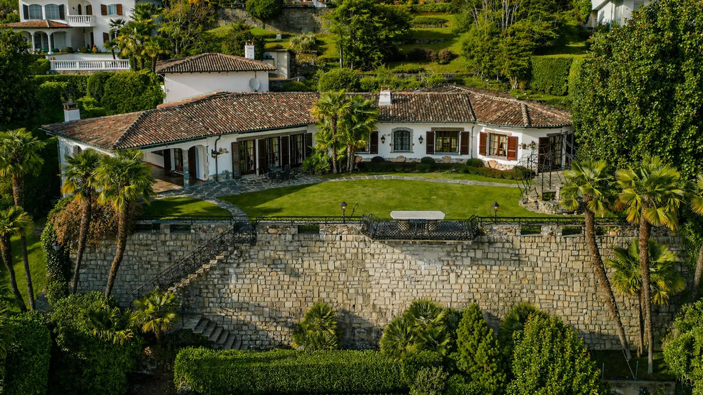 Villa di Lusso con Vista Lago - Foto 2 di 17