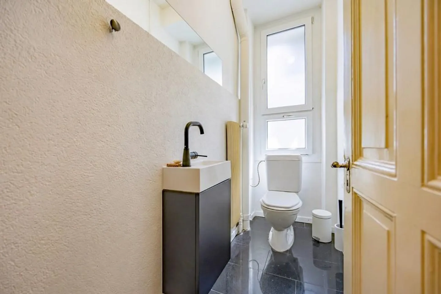Appartement historique au cœur de Brig (4ème étage Nord) - Photo 10 sur 10