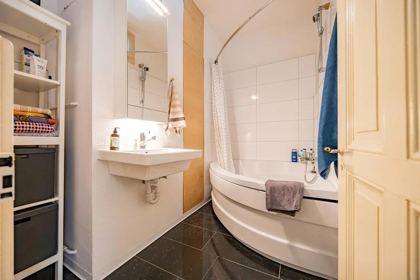 Appartement historique au cœur de Brig (4ème étage Nord) - Photo 9 sur 10