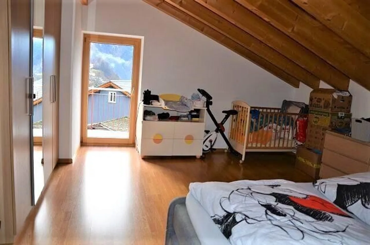 Single-family house of 5.5 rooms in a very sunny and quiet location - Photo 8 of 13