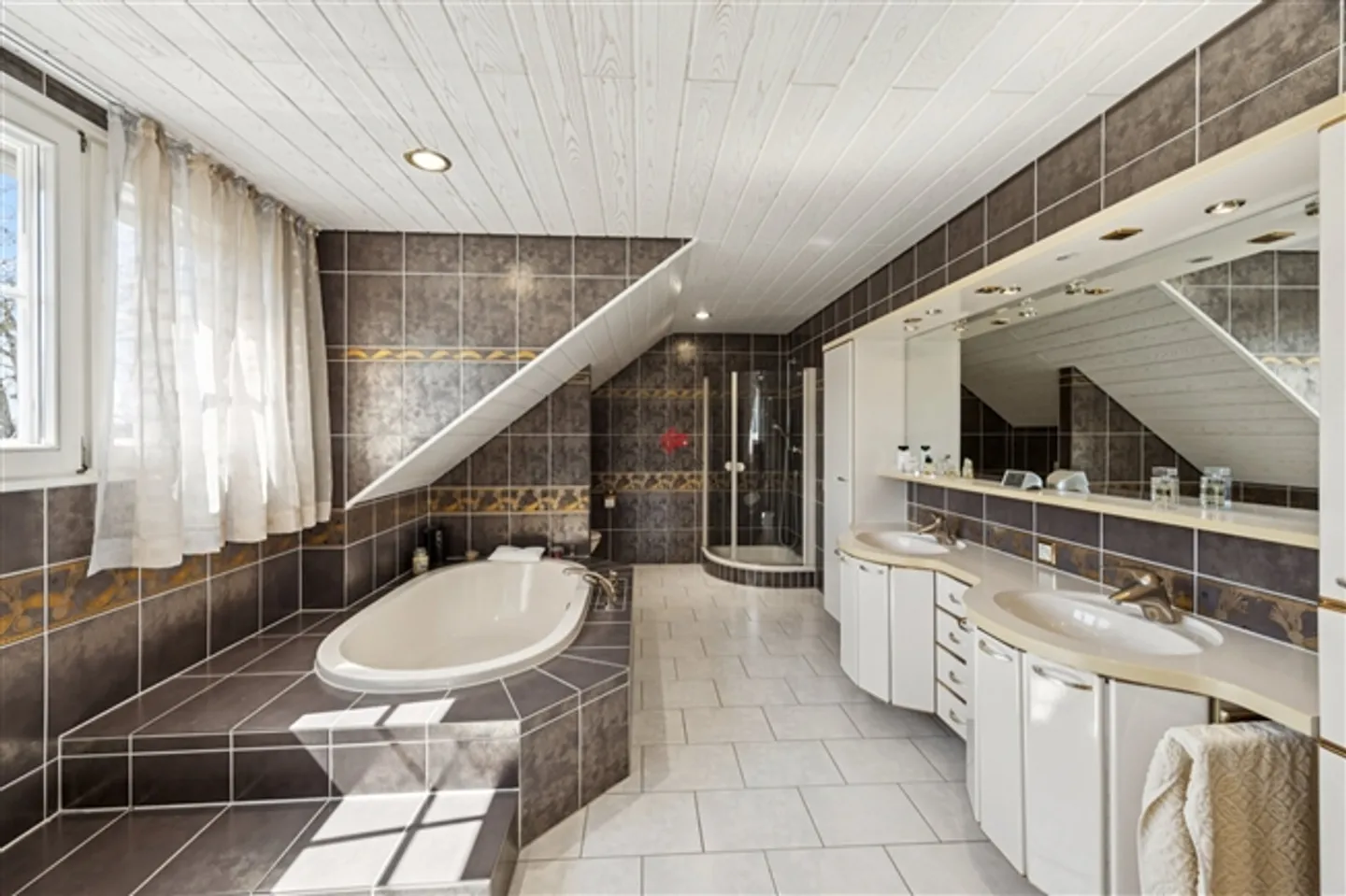 Exclusive Villa - Living at the Highest Level - Photo 15 of 18