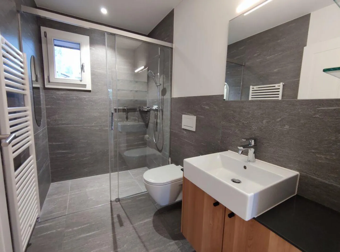 Moderne Wohnung Nahe der Stadt - Foto 2 von 4