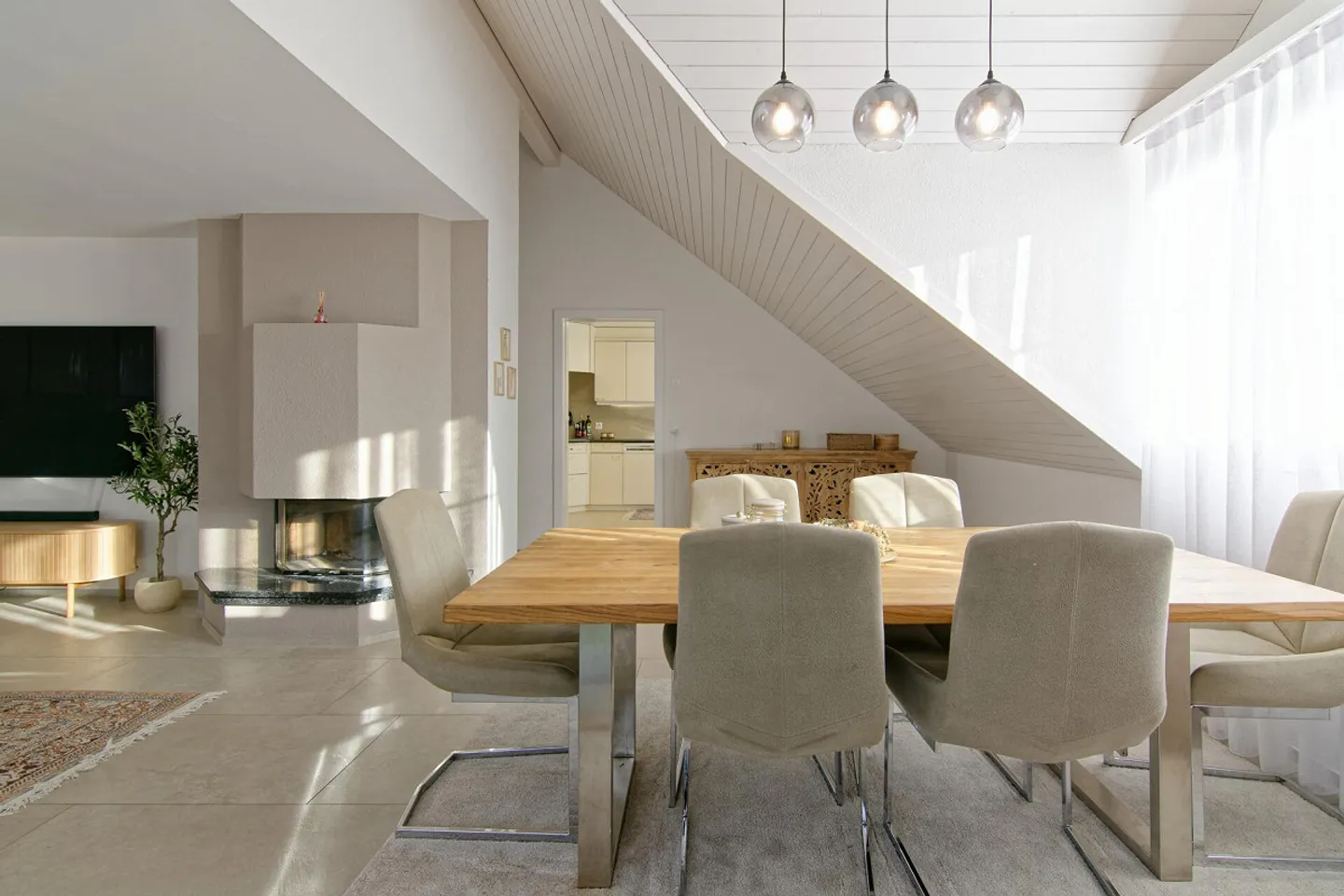 Ampio e luminoso appartamento mansardato di 4,5 stanze con galleria - Foto 4 di 10