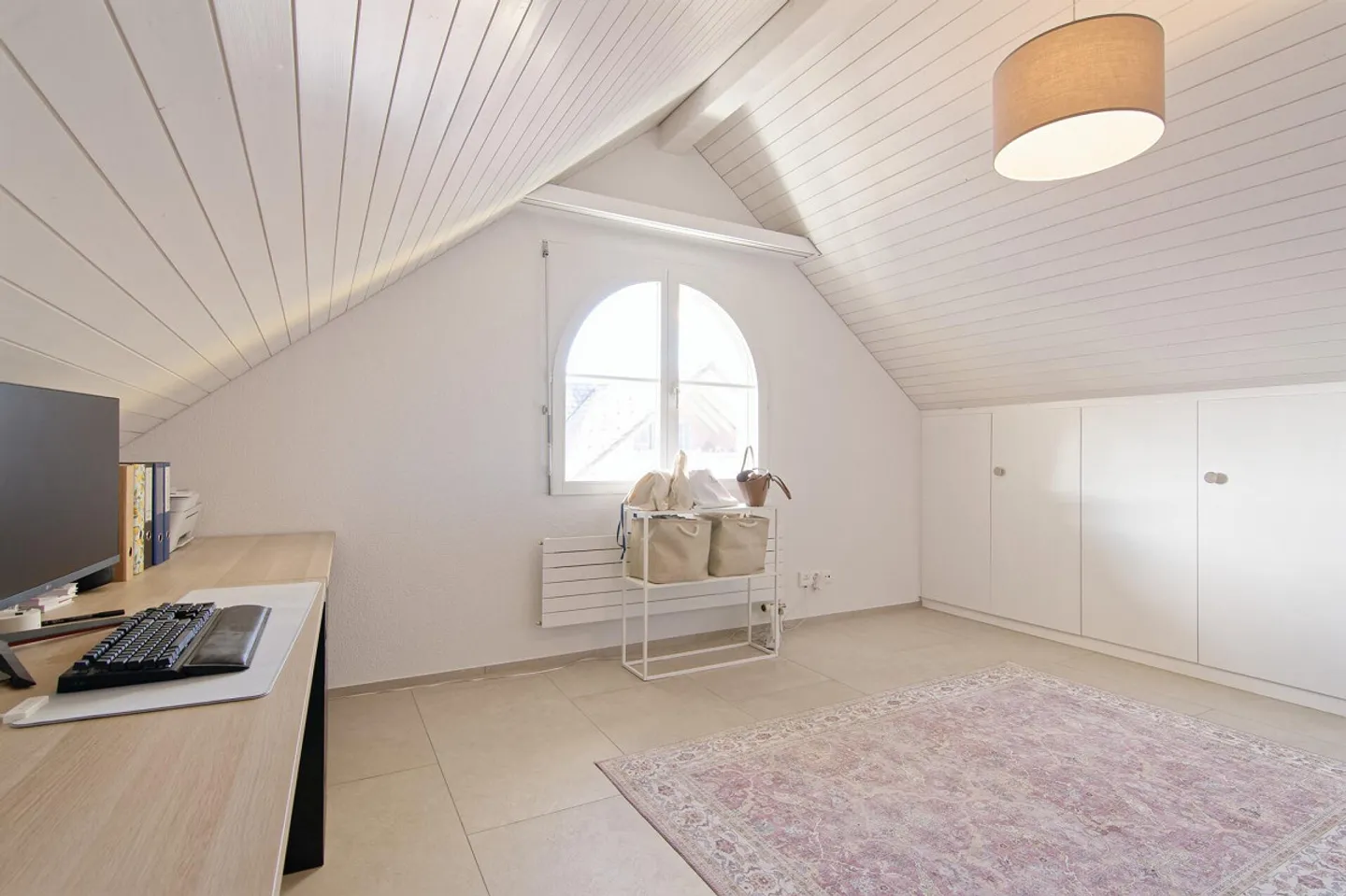 Ampio e luminoso appartamento mansardato di 4,5 stanze con galleria - Foto 6 di 10