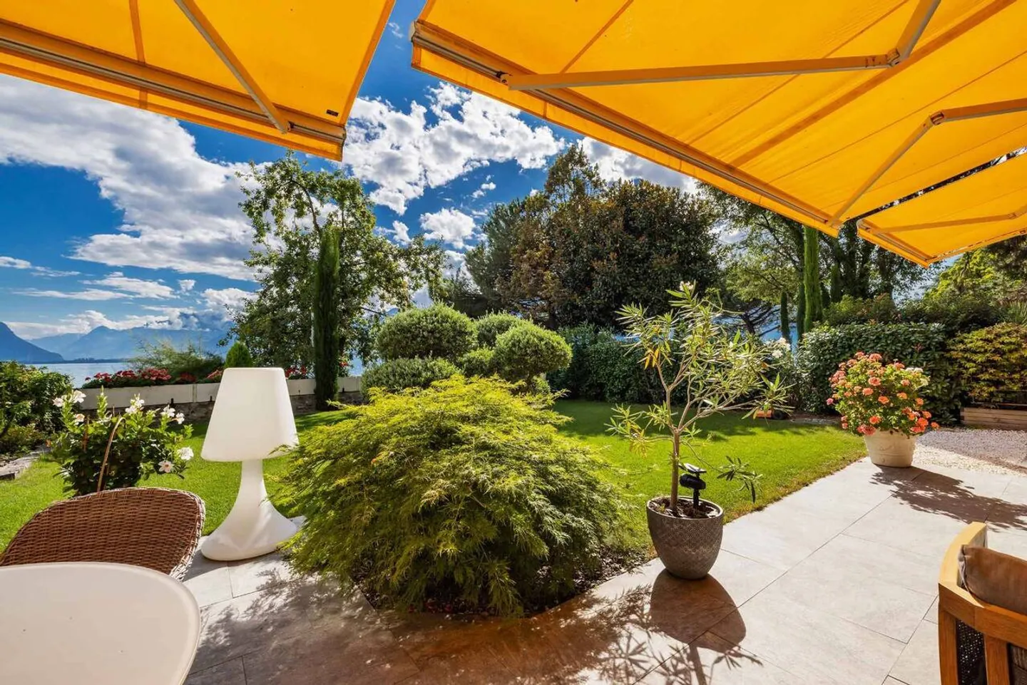 SUI MOLO - SPLENDIDI 3.5 LOCALI CON GIARDINO - VISTA SUL LAGO - Foto 4 di 13
