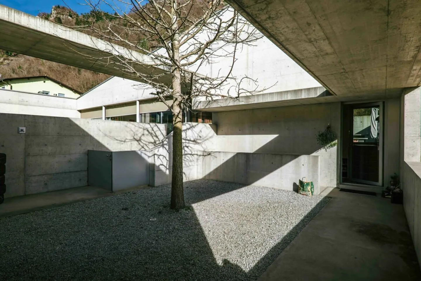 Villa moderne et spacieuse de 5,5 pièces dans un emplacement calme à Cresciano - Photo 9 sur 40