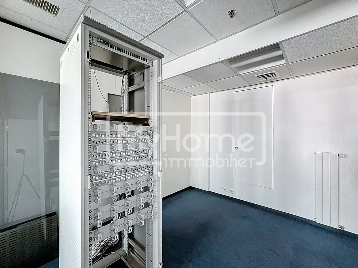 Ampio locale di 352 m2 con più di 8 stanze a Lonay - Foto 6 di 11