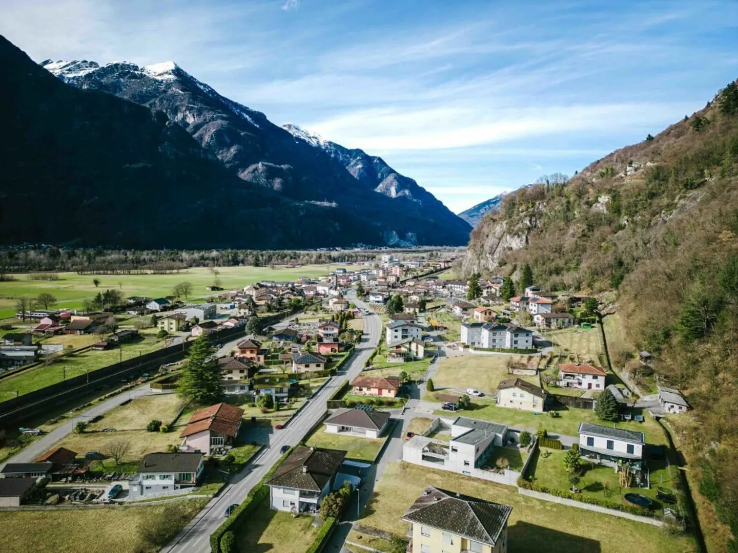 Villa moderne et spacieuse de 5,5 pièces dans un emplacement calme à Cresciano - Photo 7 sur 40