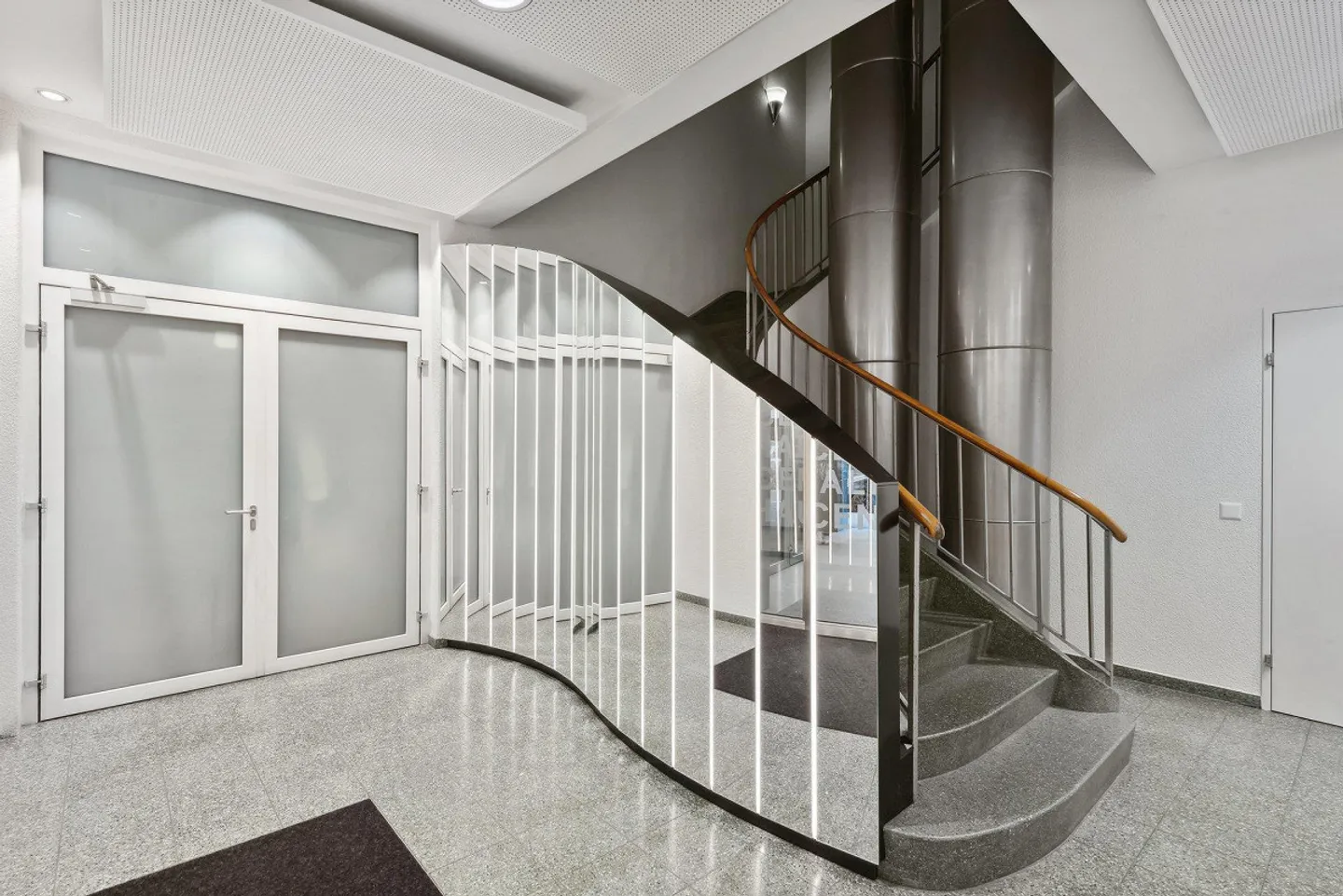 Directly at Central - 4min from the main station - Photo 11 of 12