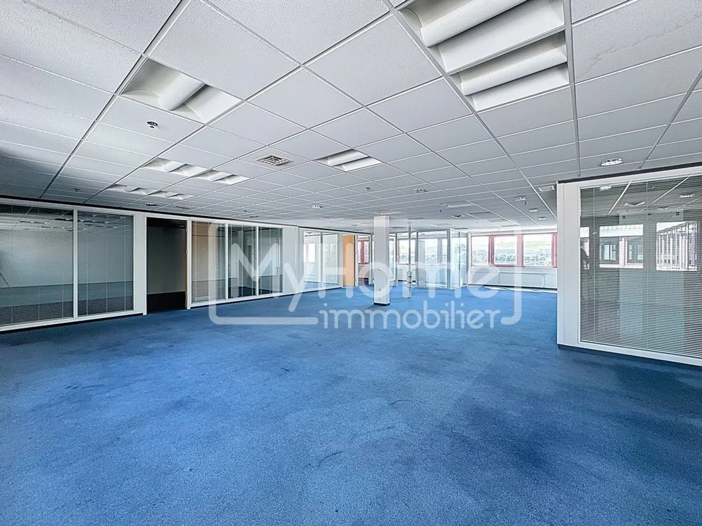 Ampio locale di 352 m2 con più di 8 stanze a Lonay - Foto 7 di 11
