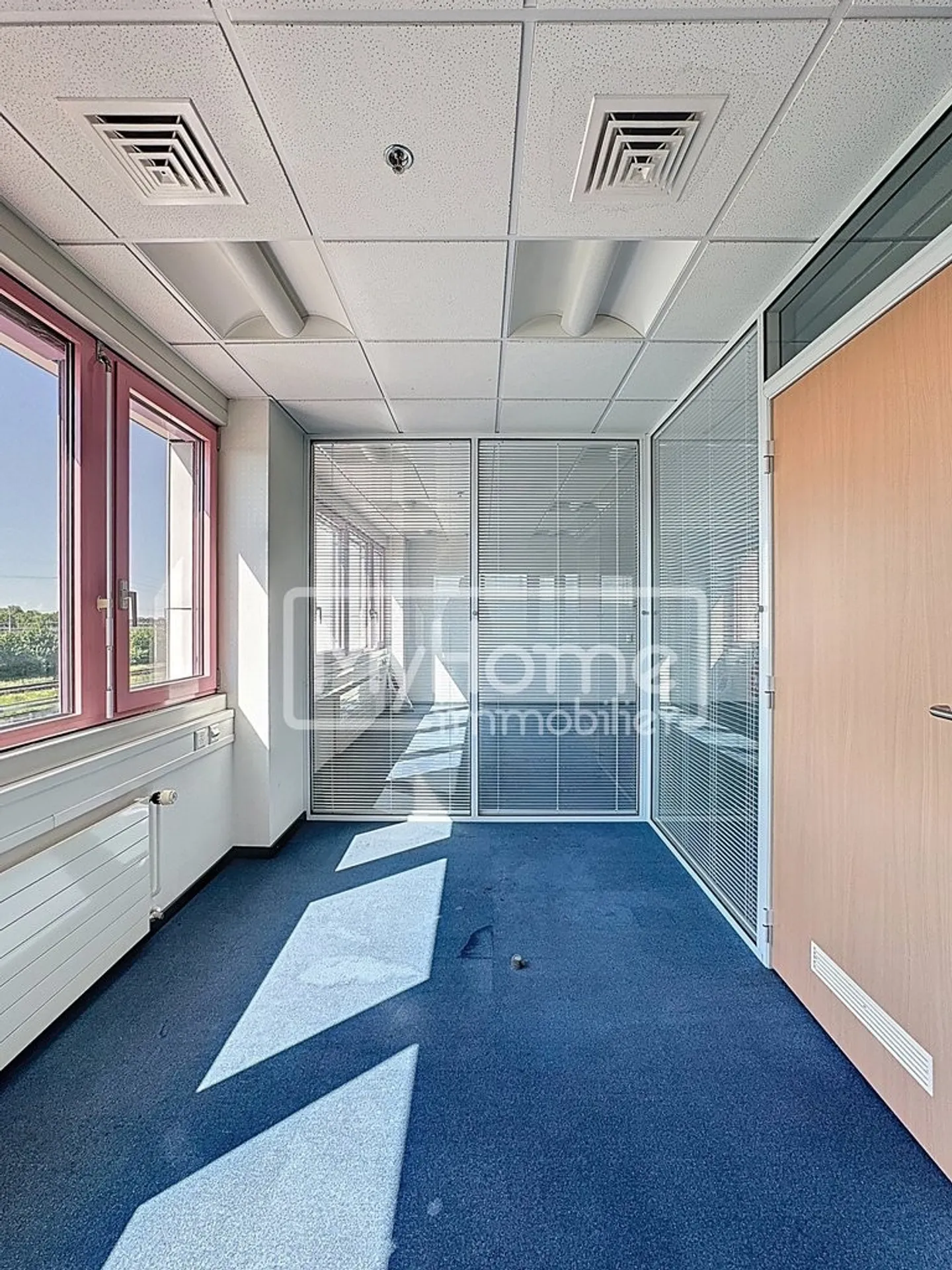 Ampio locale di 352 m2 con più di 8 stanze a Lonay - Foto 10 di 11