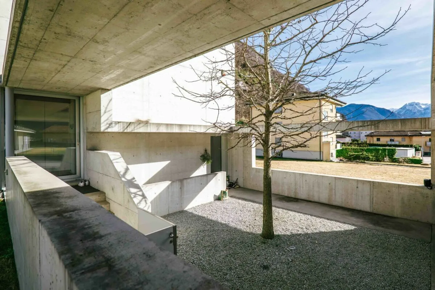 Villa moderne et spacieuse de 5,5 pièces dans un emplacement calme à Cresciano - Photo 13 sur 40